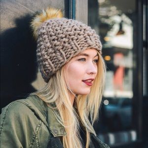 🦄 Host Pick 🦄 Chunky Pom Beanie Mocha